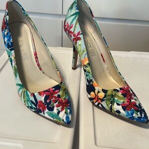 Aldo floral print heels. Size 8.5